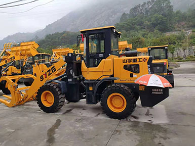 恭喜羅總喜提新車，山宇裝載機(jī)940走起，山宇重工，助您成功！